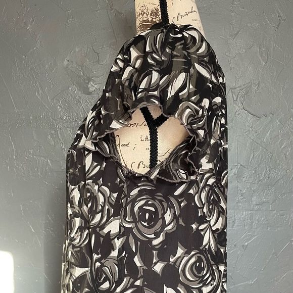 Liz Claiborne Flounce Floral Top - Picture 9 of 13